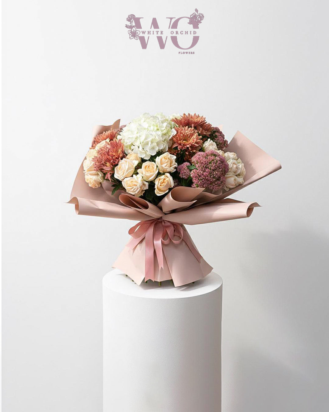 Luxury hand bouquet with fresh natural flowers by White Orchid Flowers – hand-tied floral arrangement with UAE delivery.