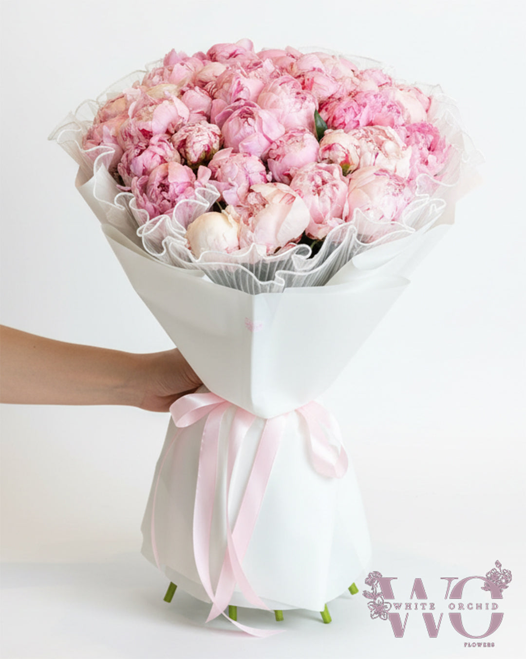 Peony hand bouquet made with natural fresh peonies by White Orchid Flowers – luxury floral design with delivery across all UAE.