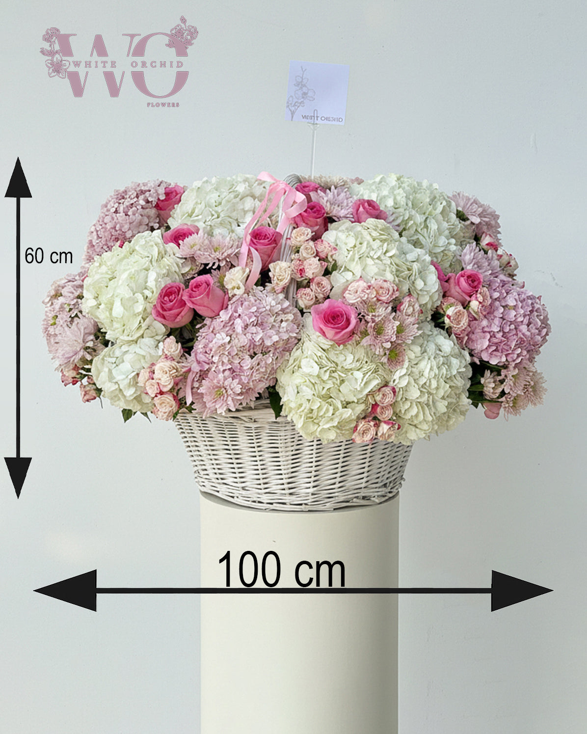 Mixed flower basket made with natural fresh blooms by White Orchid Flowers – elegant floral arrangement with delivery across all UAE.