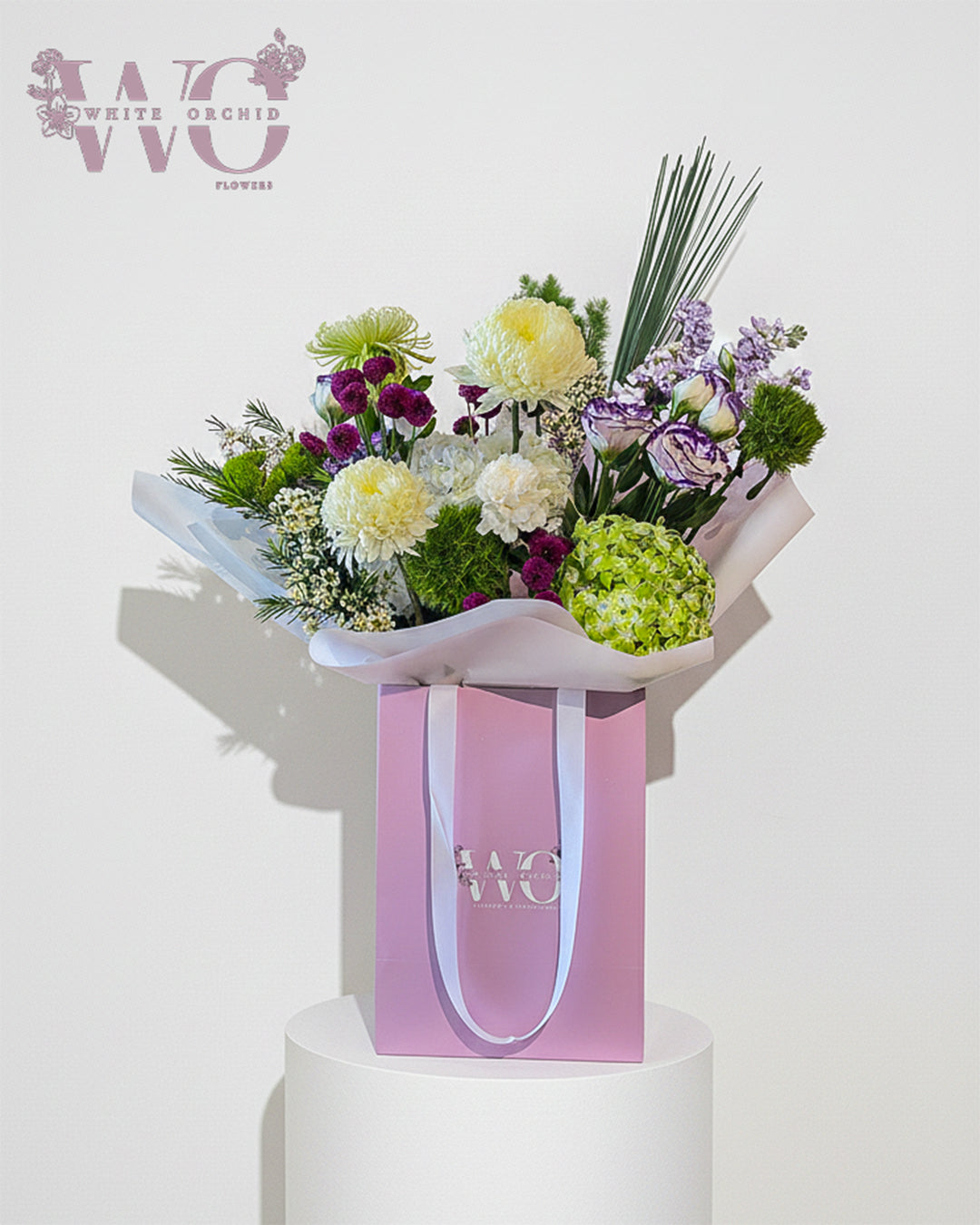 Hand bouquet made with fresh natural flowers by White Orchid Flowers – elegant floral gift with UAE delivery.