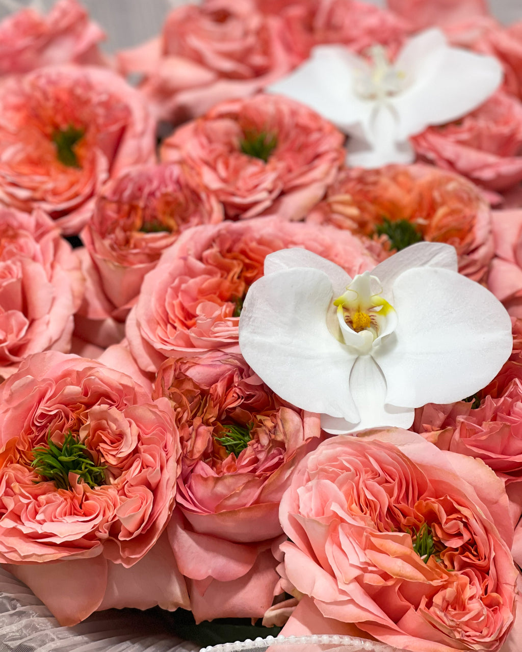 Mandarin Expression Rose Bouquet – White Orchid Flowers
