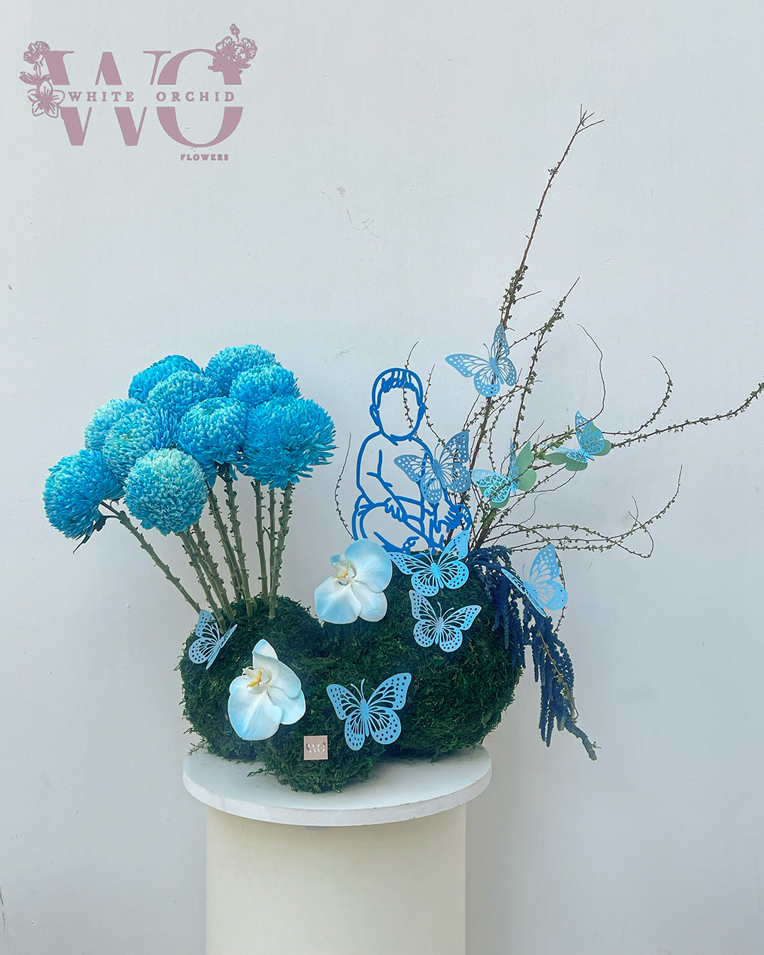 New baby boy flower arrangement made with natural fresh flowers by White Orchid Flowers – elegant newborn gift with delivery across all UAE.