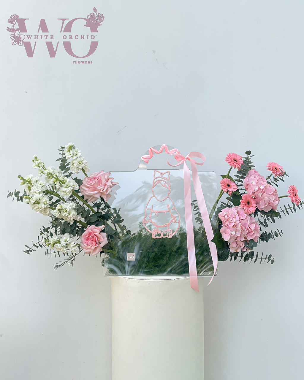 New baby girl flower arrangement made with natural fresh flowers by White Orchid Flowers – elegant newborn gift with delivery across all UAE.