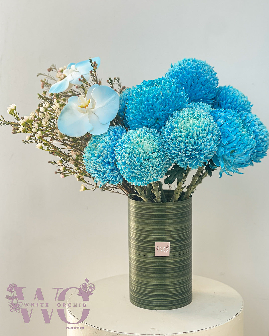 New baby boy flower arrangement made with natural fresh flowers by White Orchid Flowers – elegant newborn gift with delivery across all UAE.