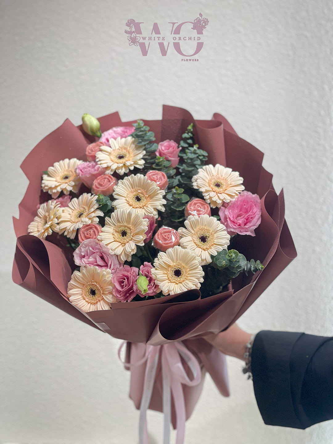 Hand bouquet made with fresh natural flowers by White Orchid Flowers – elegant floral gift with UAE delivery.