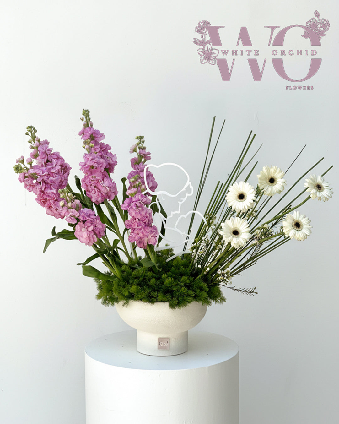 Mother’s Day flower arrangement with pink and white flowers in decorative vase by White Orchid Flowers UAE.