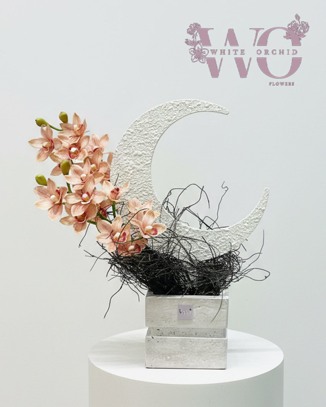 Ramadan flower bouquet made with natural fresh flowers by White Orchid Flowers – elegant floral gift with delivery across all UAE.
