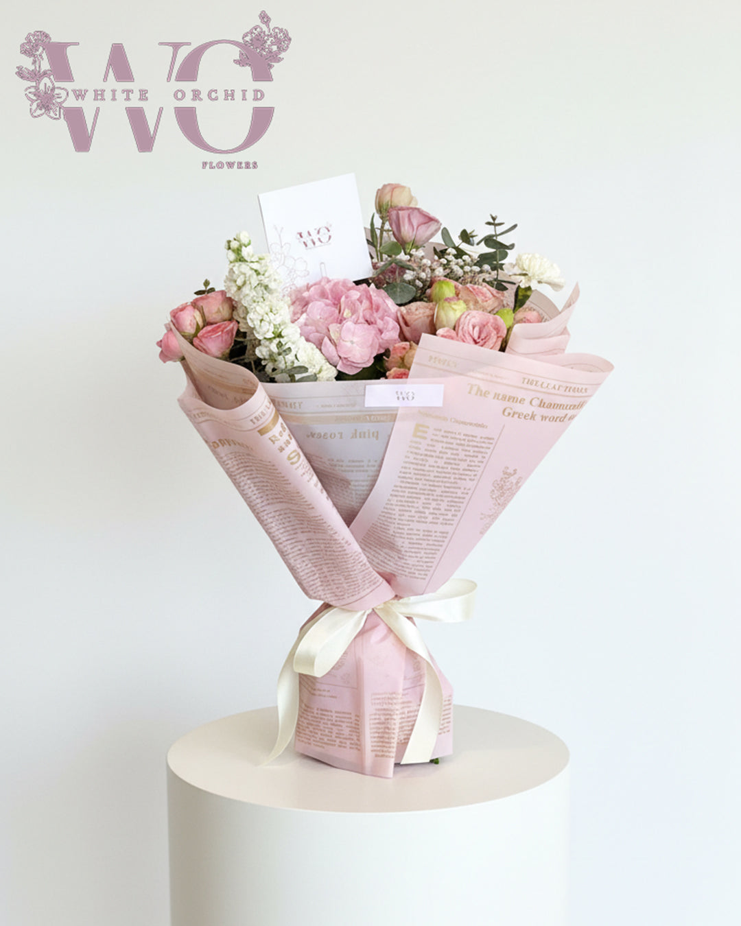 Mixed color hand bouquet made with natural fresh flowers by White Orchid Flowers – vibrant floral gift with delivery across all UAE.