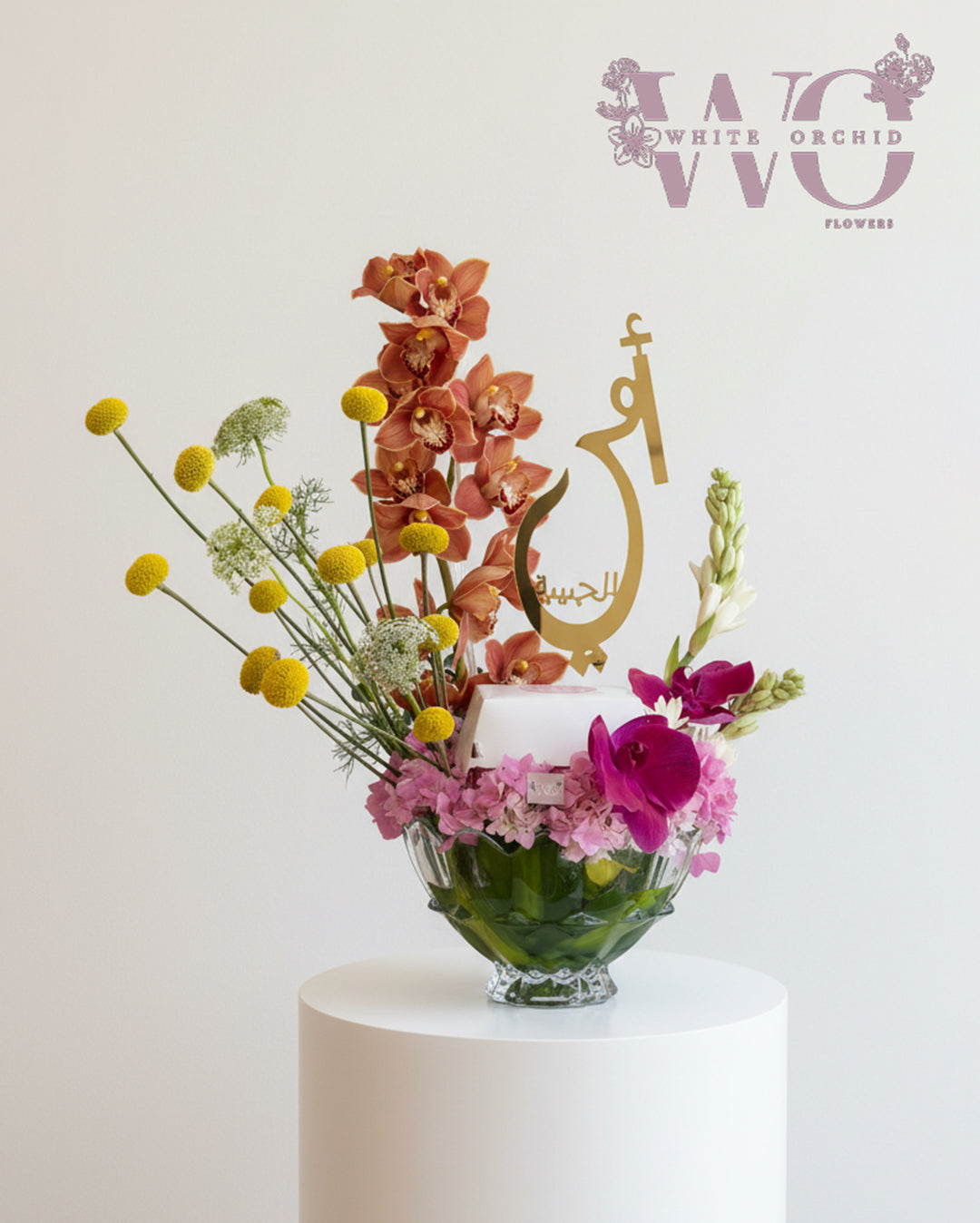 Mother’s Day flowers and cake arrangement with elegant design by White Orchid Flowers UAE.